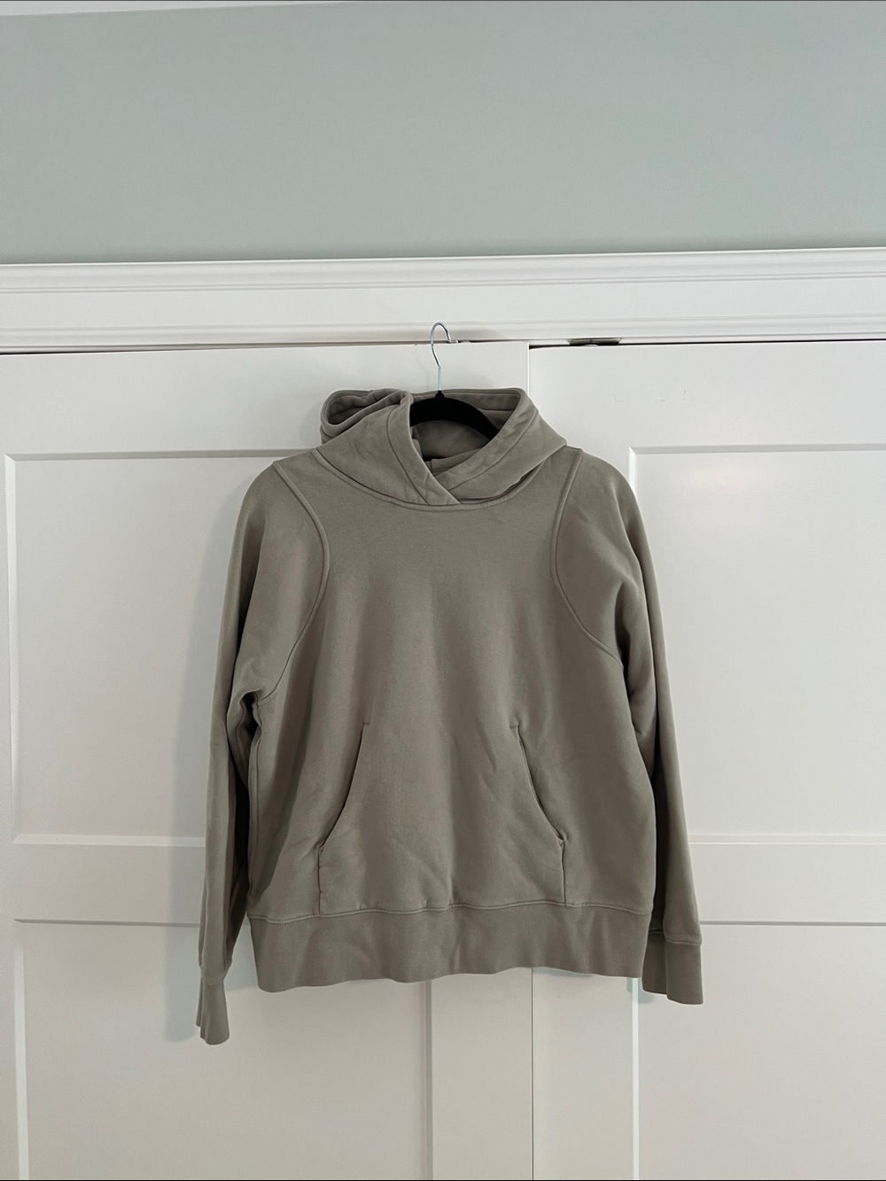 Lululemon hooded sweatshirt 8
